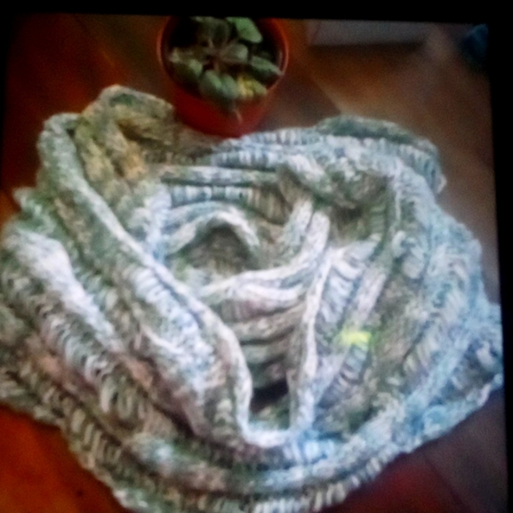 NWOT Aeropostale Teal and White Cable Knit Super Chunky Infinity Scarf